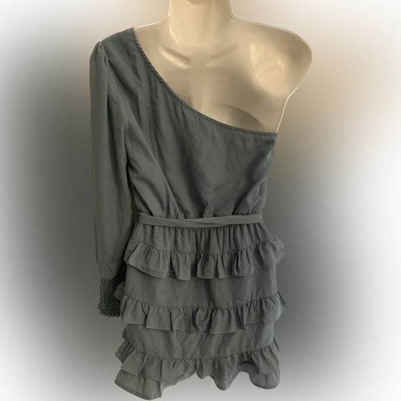 NEW Blue Blush One Shoulder Ruffled Tiered Dress Smocked cuffs Women’s S 4 6 - Picture 6 of 6